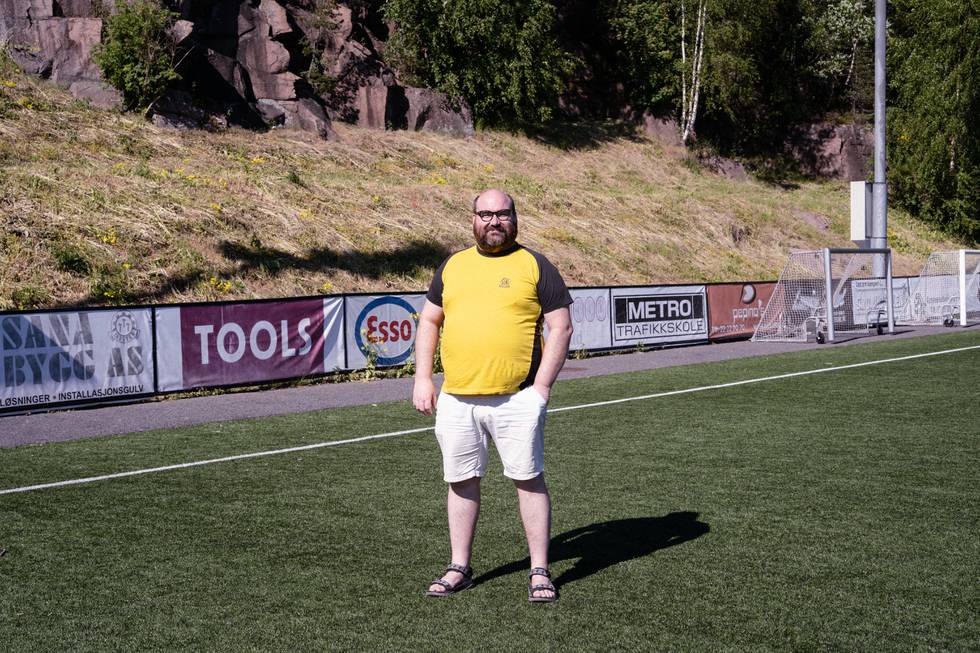 44-år gamle Marius Helgå ser fotball live så ofte han kan. Men ikke toppfotball. Fotografert 9. juni på Greibanen i Ammerud.