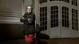 Christoph Marthaler får Ibsenprisen for sitt banebrytende musikkteater, skriver Ilene Sørbøe.