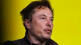 Elon Musk utfordrer det ikke lenger så åpne Open AI