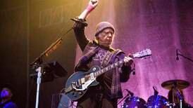 Neil Young har kastet bensin på leirbålet. Nå tar Spotify selvkritikk.
