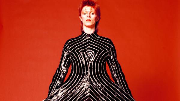 Om noen popstjerner tåler å havne på museum, må det være David Bowie
