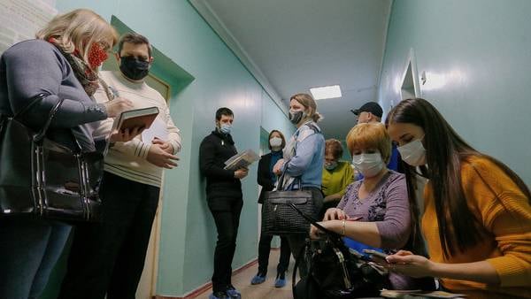 Putin vinner folkeviljen i Øst-Ukraina. Med på kjøpet følger Sputnik-vaksine