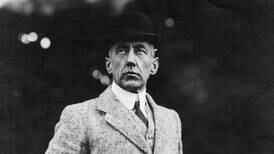 Striden om Roald Amundsens karakter har rast siden han satte kursen mot Sydpolen, skriver Bernhard Ellefsen.