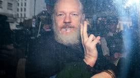 Dyrkingen av Julian Assange viser venstresidens begjær etter falske profeter, skriver Aage Borchgrevink