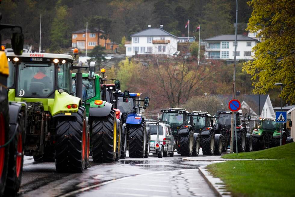Sandefjord 20210510. 
Som en del av bondeopprøret 2021, kjørte om lag 50 bønder i kortesje fra Gjennestad til rådhuset i Sandefjord mandag ettermiddag.