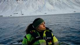 Utlendinger er blitt fratatt stemmeretten på Svalbard. Øysamfunnet deles i to