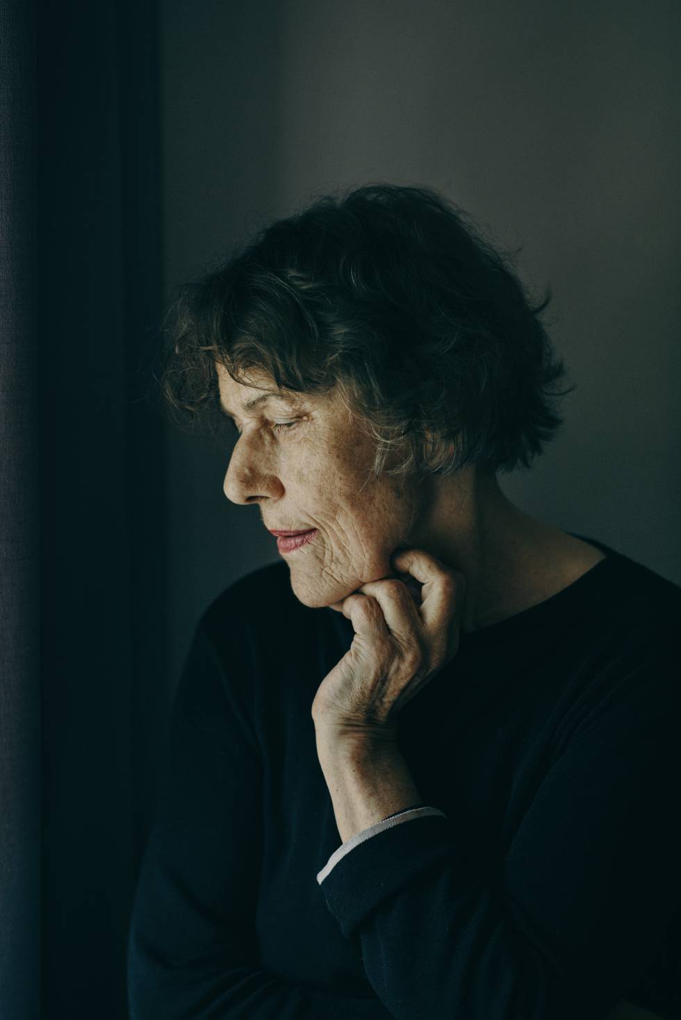 Portrett av forfatter Liv Køltzow i hennes hjem på Østerås – Oslo, 21.06.2021. 
FOTO: KATINKA HUSTAD