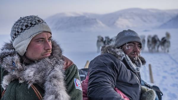 Jens og Isak på tynn is: Guttetur i et traumelandskap