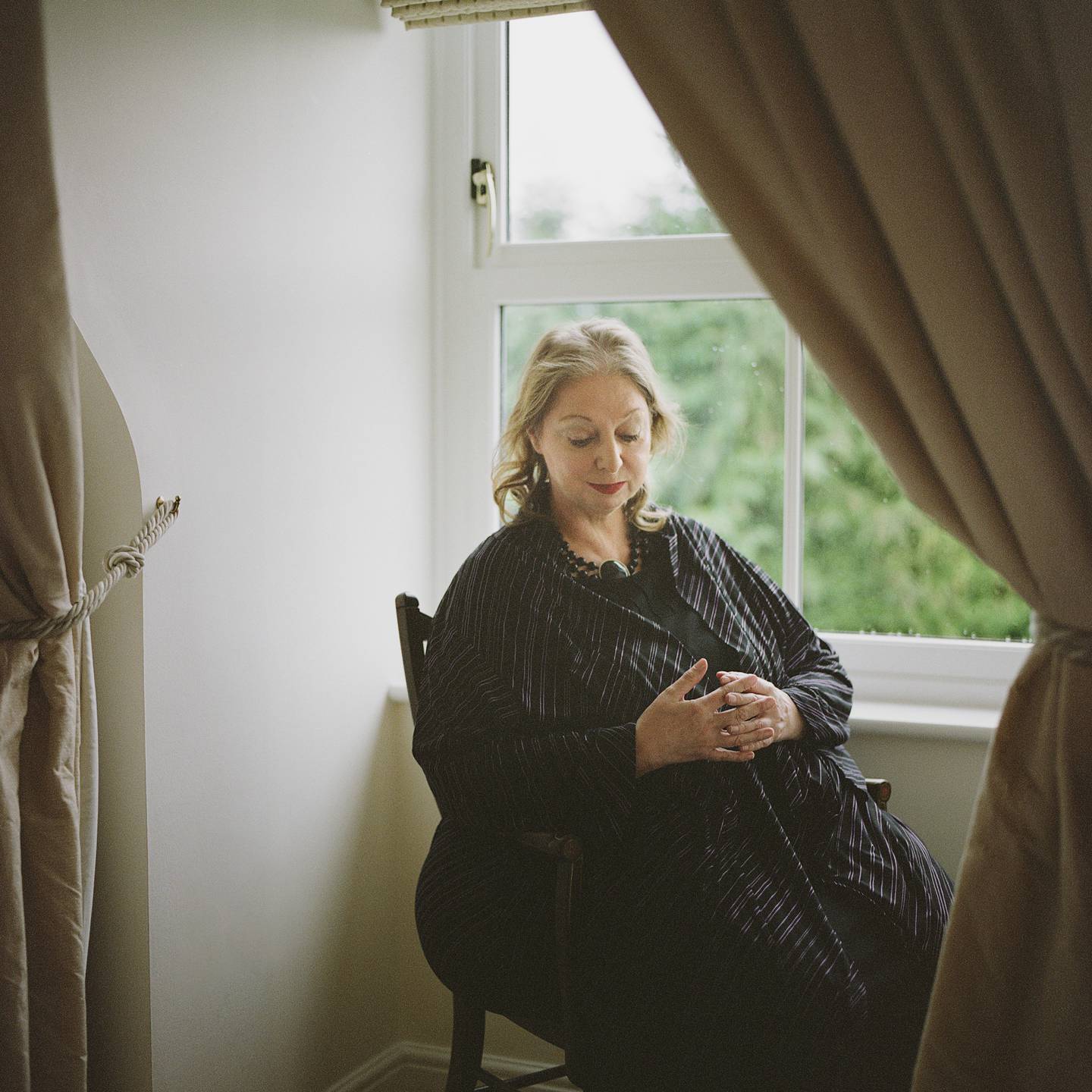 Hilary Mantel, prize-winning author of historical fiction, in London on Feb. 23, 2020. The beauty of MantelÕs prose, her sly, unexpected use of language, the emotional resonance braided into the narrative Ñ all these propel you along. Foto: Ellie Smith / The New York Times / NTB